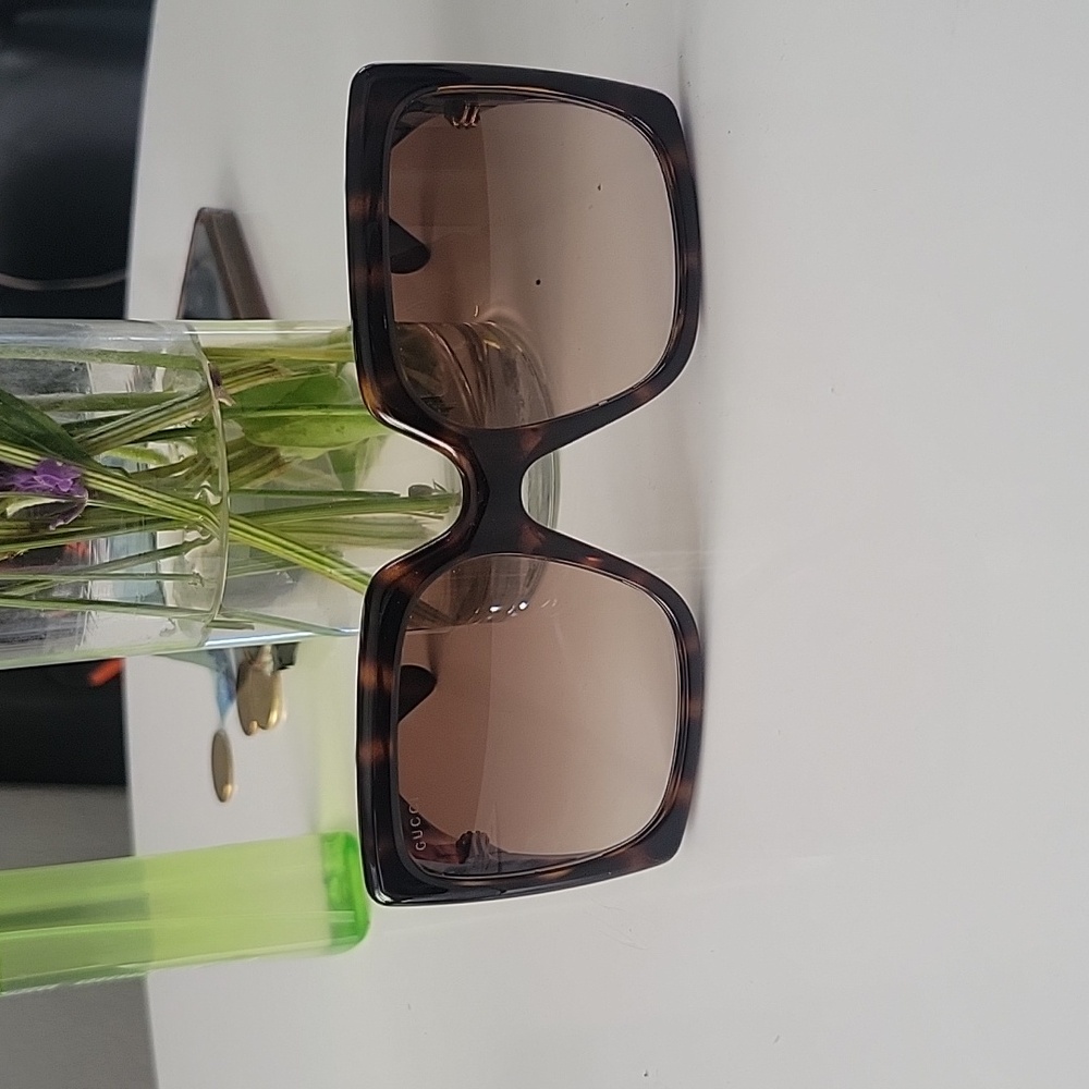 Womans Gucci sunglasses